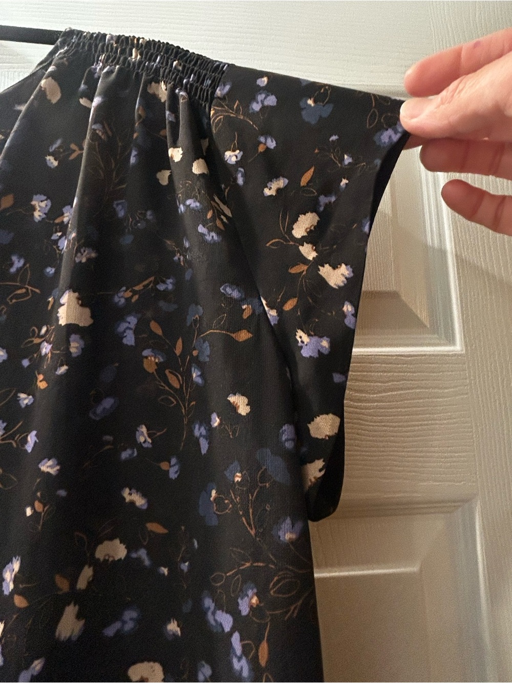 Monday Fun Navy floral blouse
XXL - Picture 4 of 7